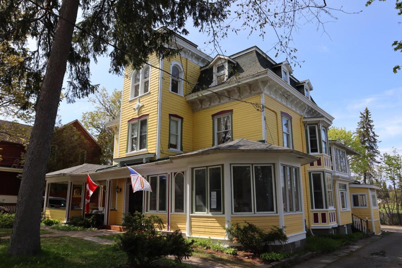 Pangea House Bed and Breakfast Gananoque Εξωτερικό φωτογραφία