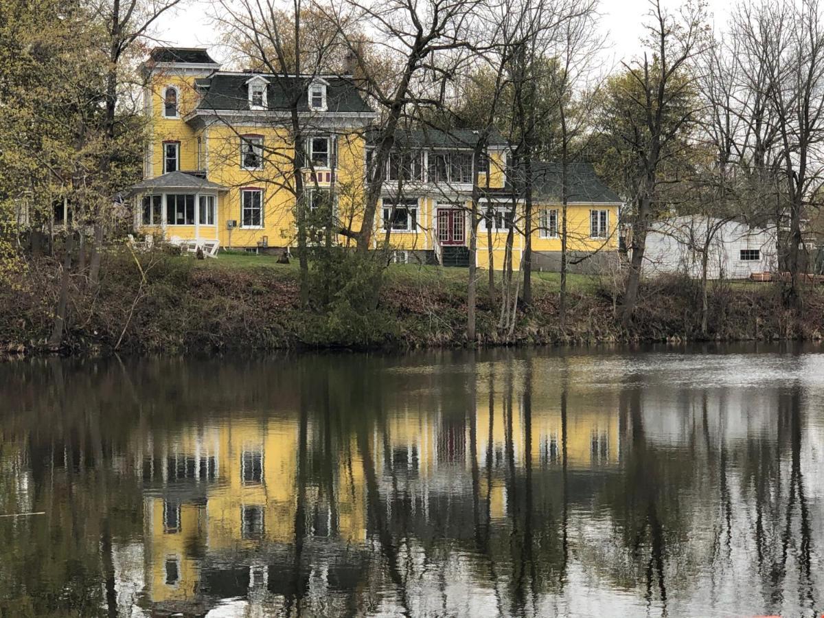 Pangea House Bed and Breakfast Gananoque Εξωτερικό φωτογραφία